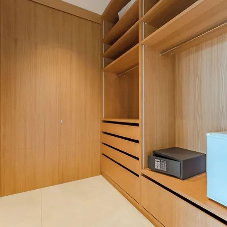 Private Garden Apartment