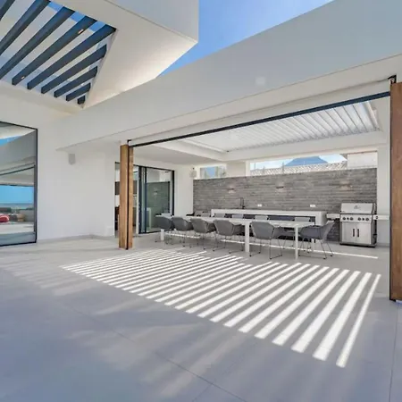 Private Garden Apartment