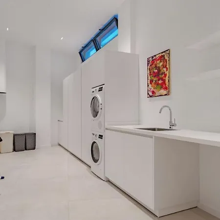 Private Garden Apartment