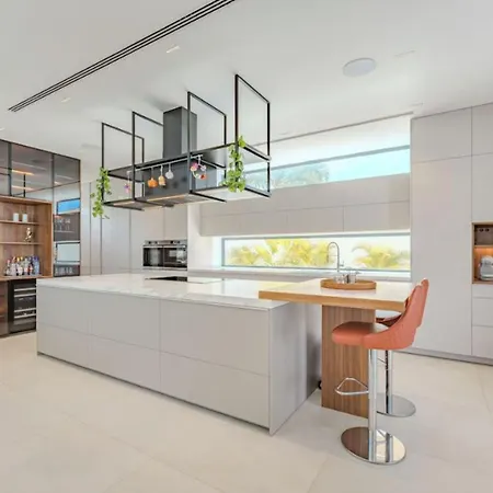 Private Garden Apartment